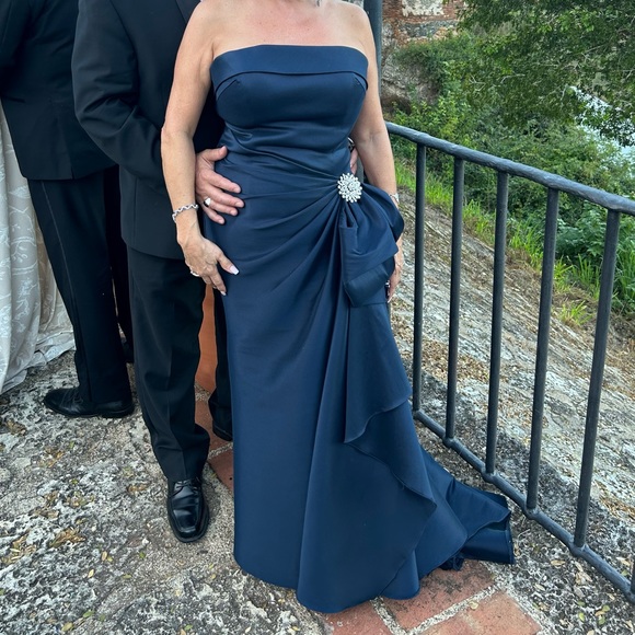 Mother of the Bride/Groom long elegant mermaid navy blue dress - Picture 4 of 4